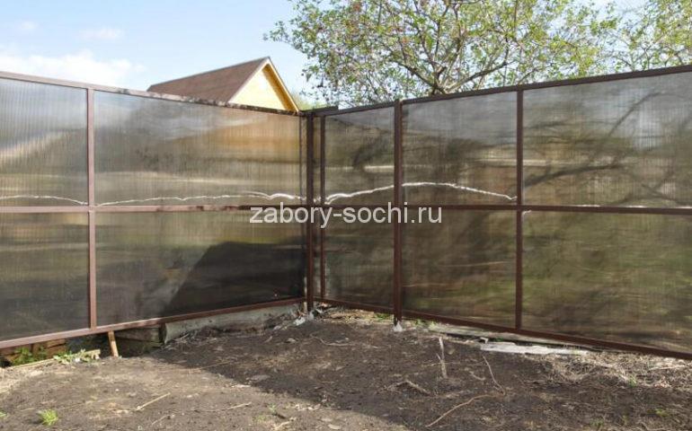 забор из поликарбоната в Сочи